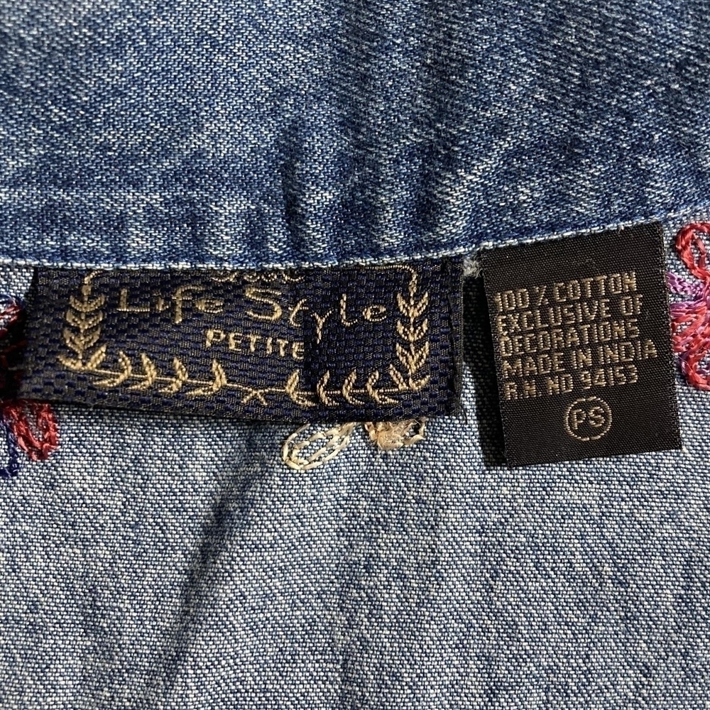Vintage Life Style 90's Embroidered Denim Jean Jacket Women's Small Petite PS - Picture 6 of 6